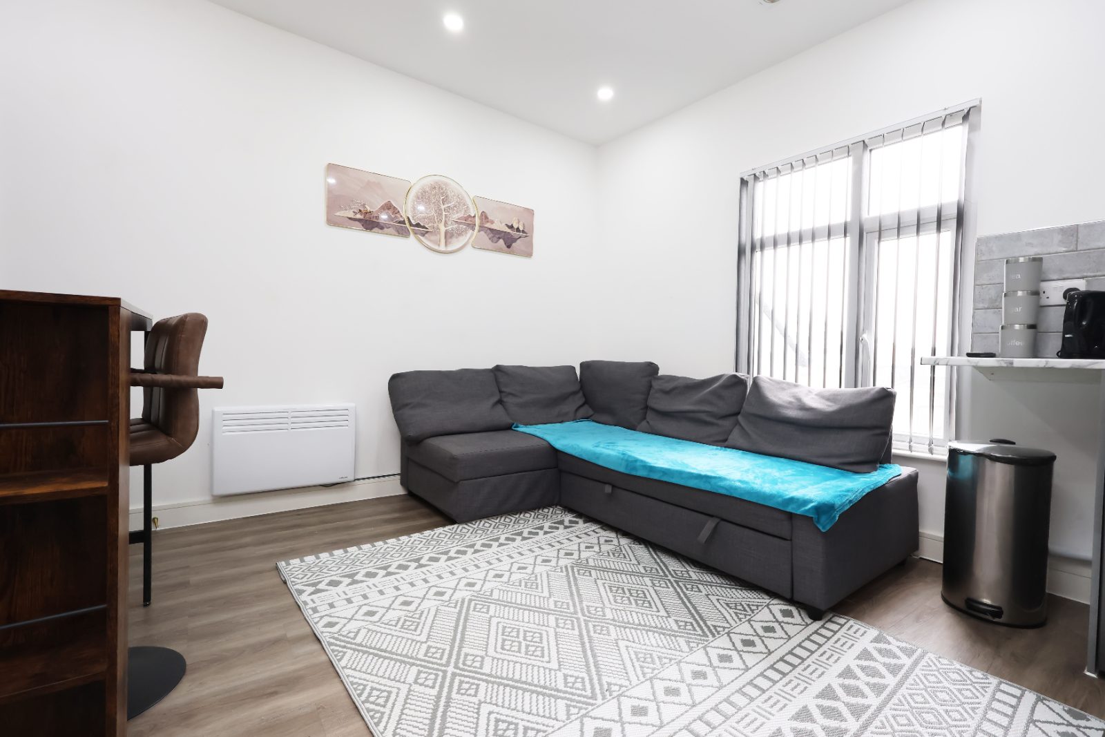 2-Bedroom Contractor Flat — Newport Road, Central Cardiff (Sleeps 6)