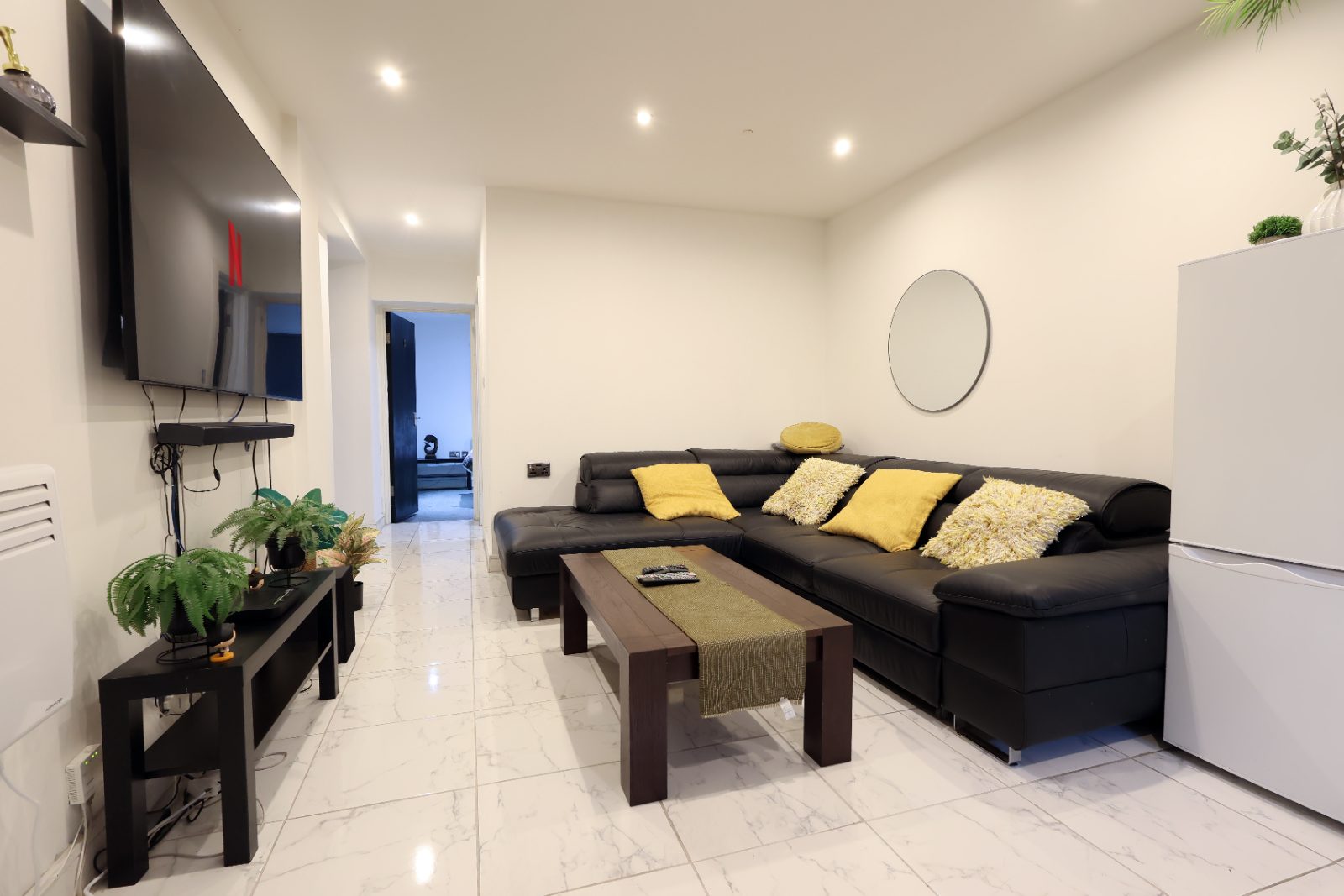 Contractor-Friendly 2BR House | Free Parking | North Rd Next to a48