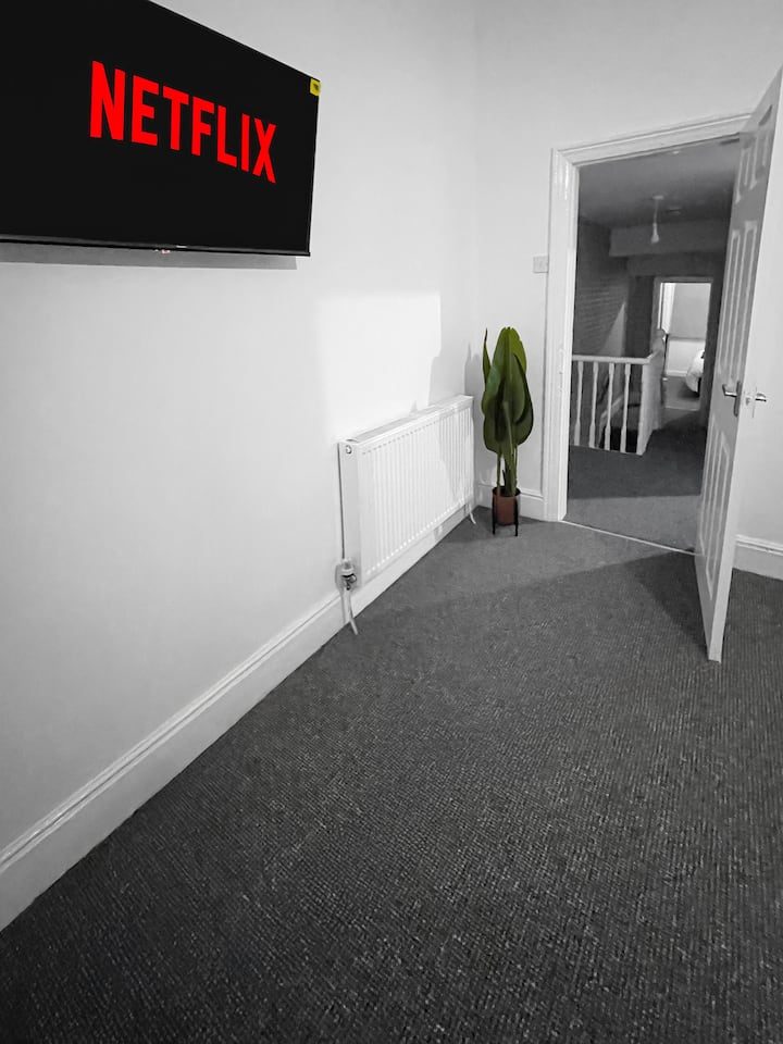4BR House Near Hull City Centre & Royal Infirmary! — HULL