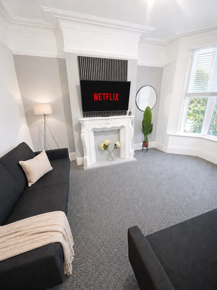 4BR House Near Hull City Centre & Royal Infirmary! — HULL