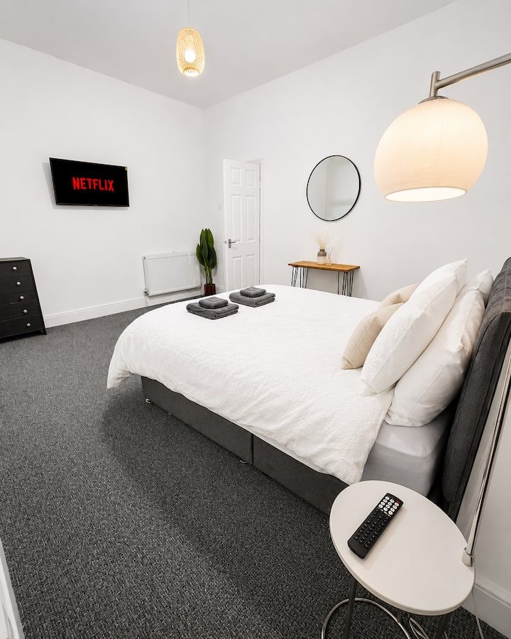 4BR House Near Hull City Centre & Royal Infirmary! — HULL