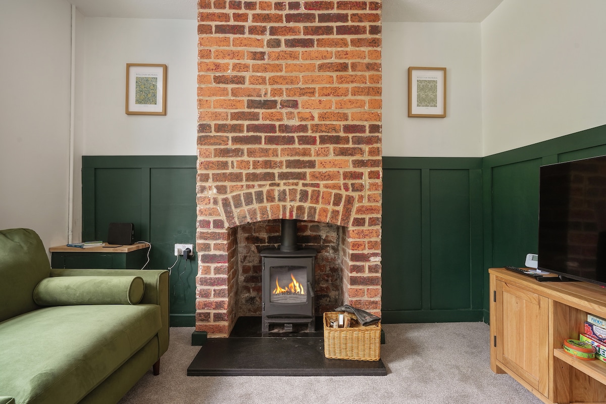 2 Bed Contractor House in Calow — Sleeps 4 — Calow