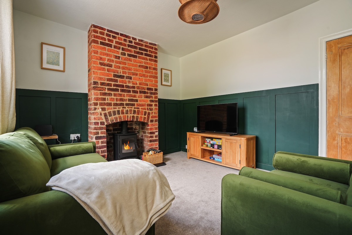 2 Bed Contractor House in Calow — Sleeps 4 — Calow
