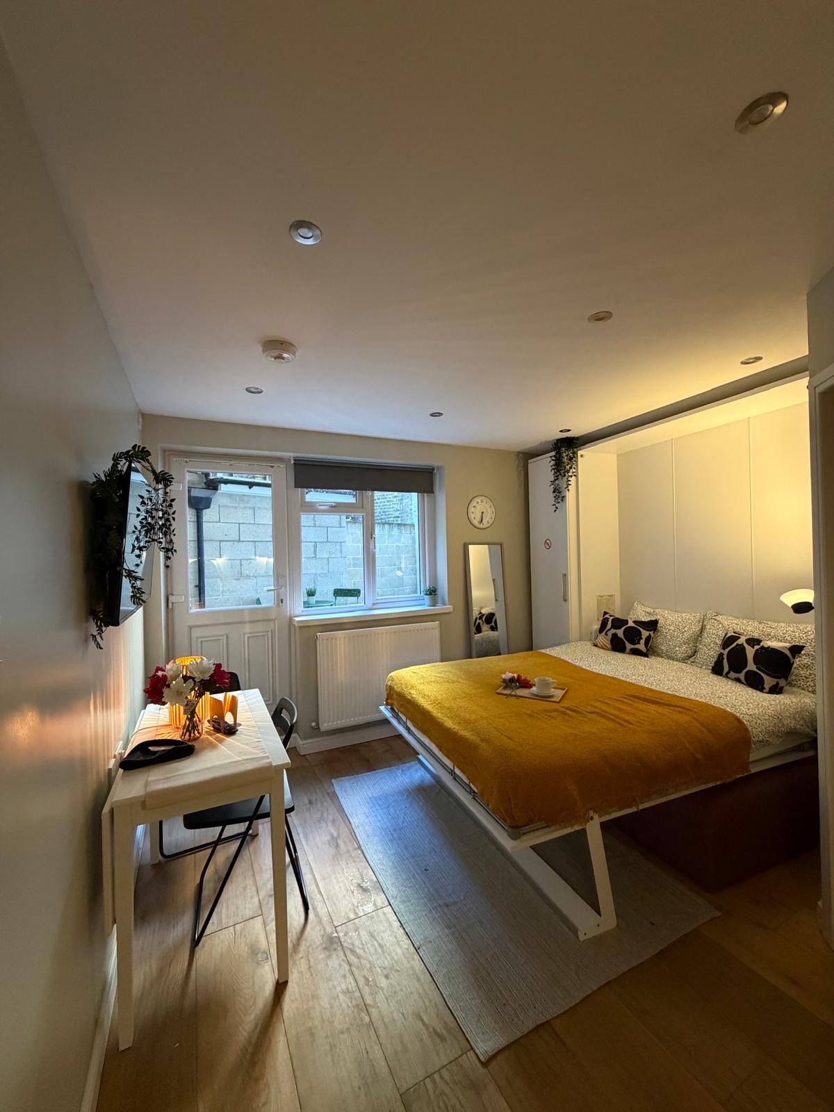 New Cross Studio | 1 Min to Trains | Free Parking — London