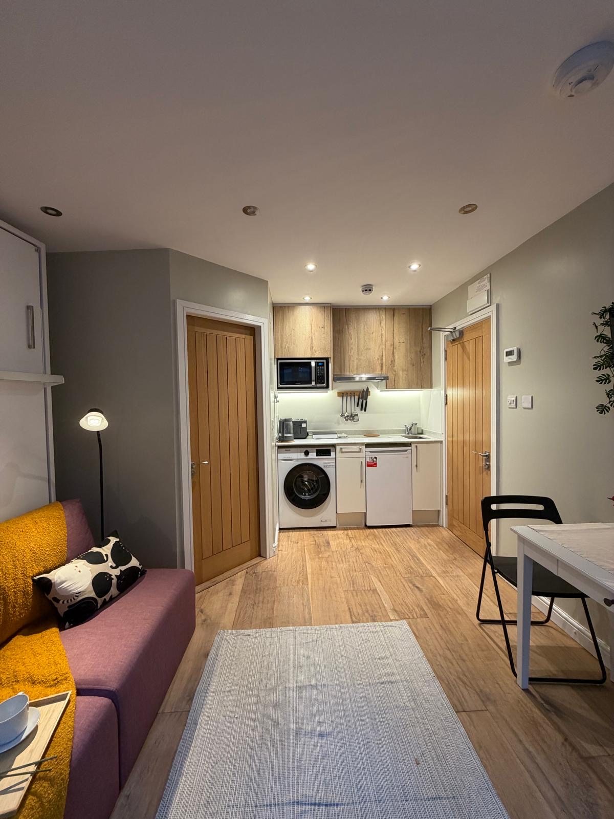 New Cross Studio | 1 Min to Trains | Free Parking — London