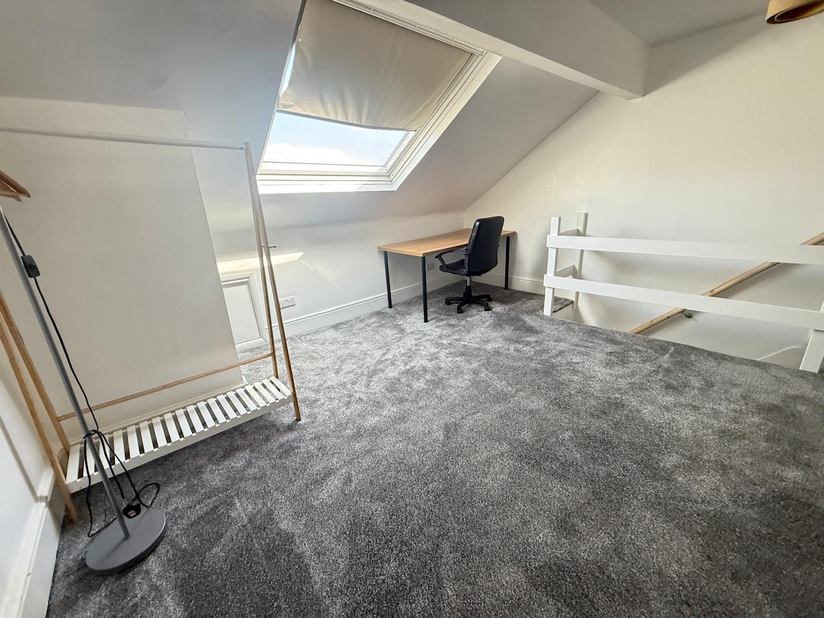 28 Grosvenor Square, Sheffield — Highfield