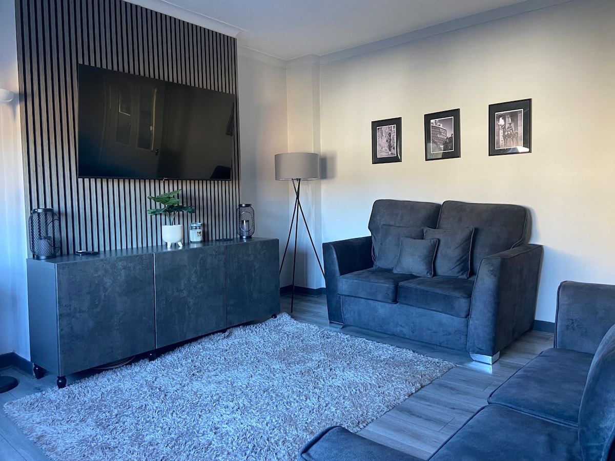 2 bedroom house in Renfrew — Renfrewshire