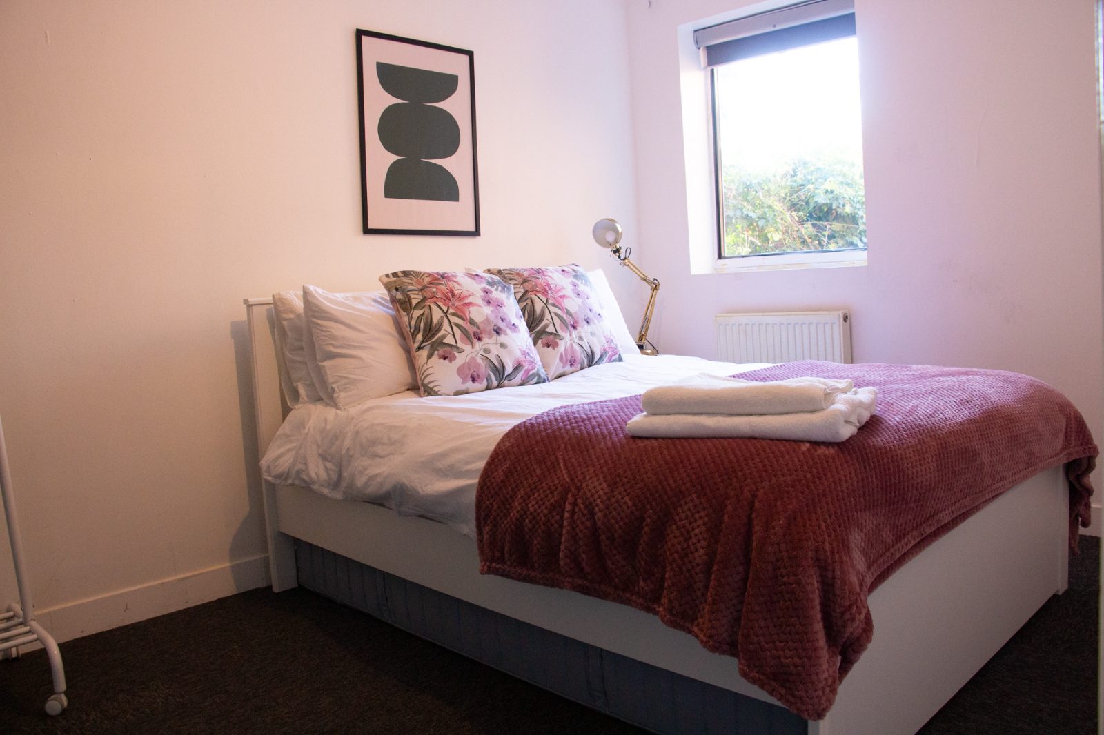 Spacious 6-Bed Home Ideal For Contractors — Londono