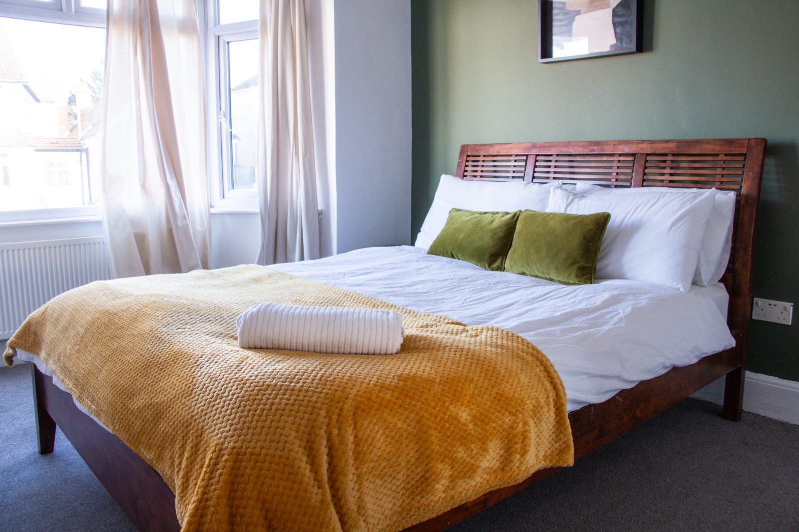 Spacious 6-Bed Home Ideal For Contractors — Londono