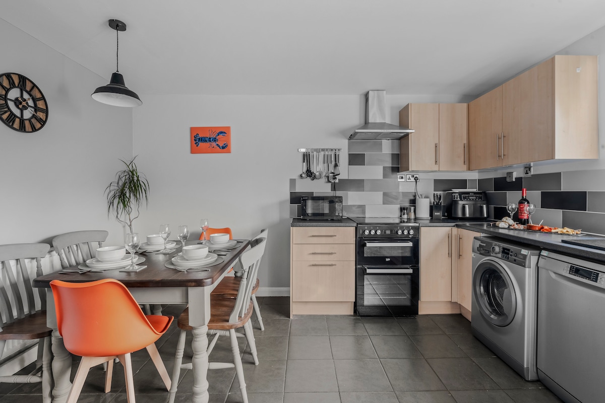 3 Bed Contractor House in Wickham Market — Sleeps 5 — Wickham Market