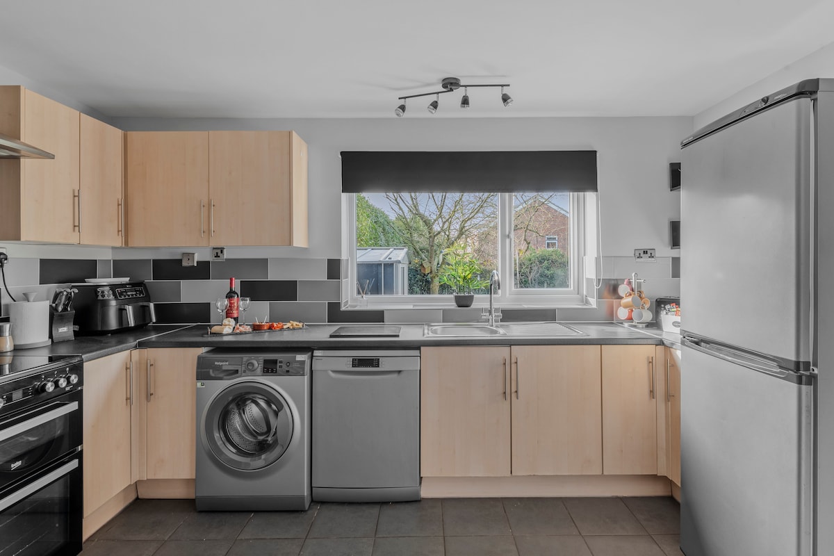 3 Bed Contractor House in Wickham Market — Sleeps 5 — Wickham Market