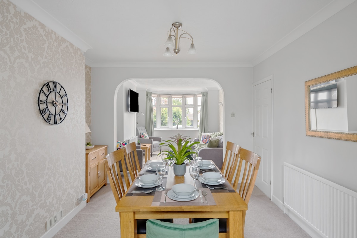 3 Bed Contractor House in Ipswich — Sleeps 6 — ipswich