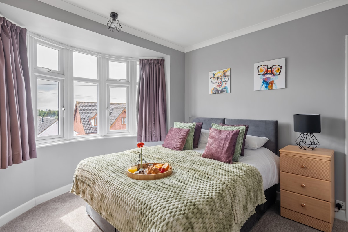3 Bed Contractor House in Ipswich — Sleeps 6 — ipswich