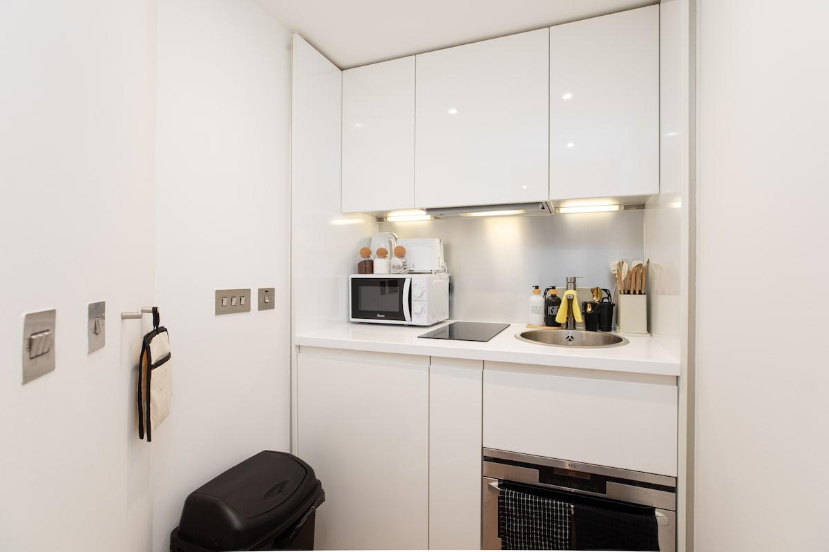 Airbnb: Holiday Rentals, Cabins, Beach Houses, Unique Homes & Experiences — West Yorkshire