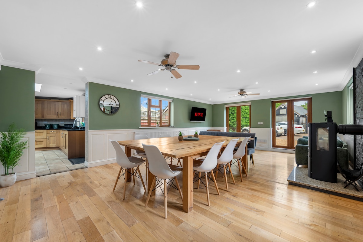 The Ultimate Contractor Hub — Wootton