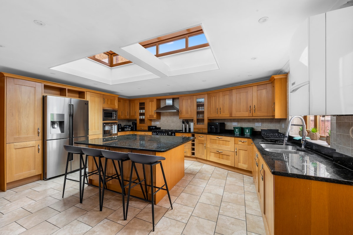 The Ultimate Contractor Hub — Wootton