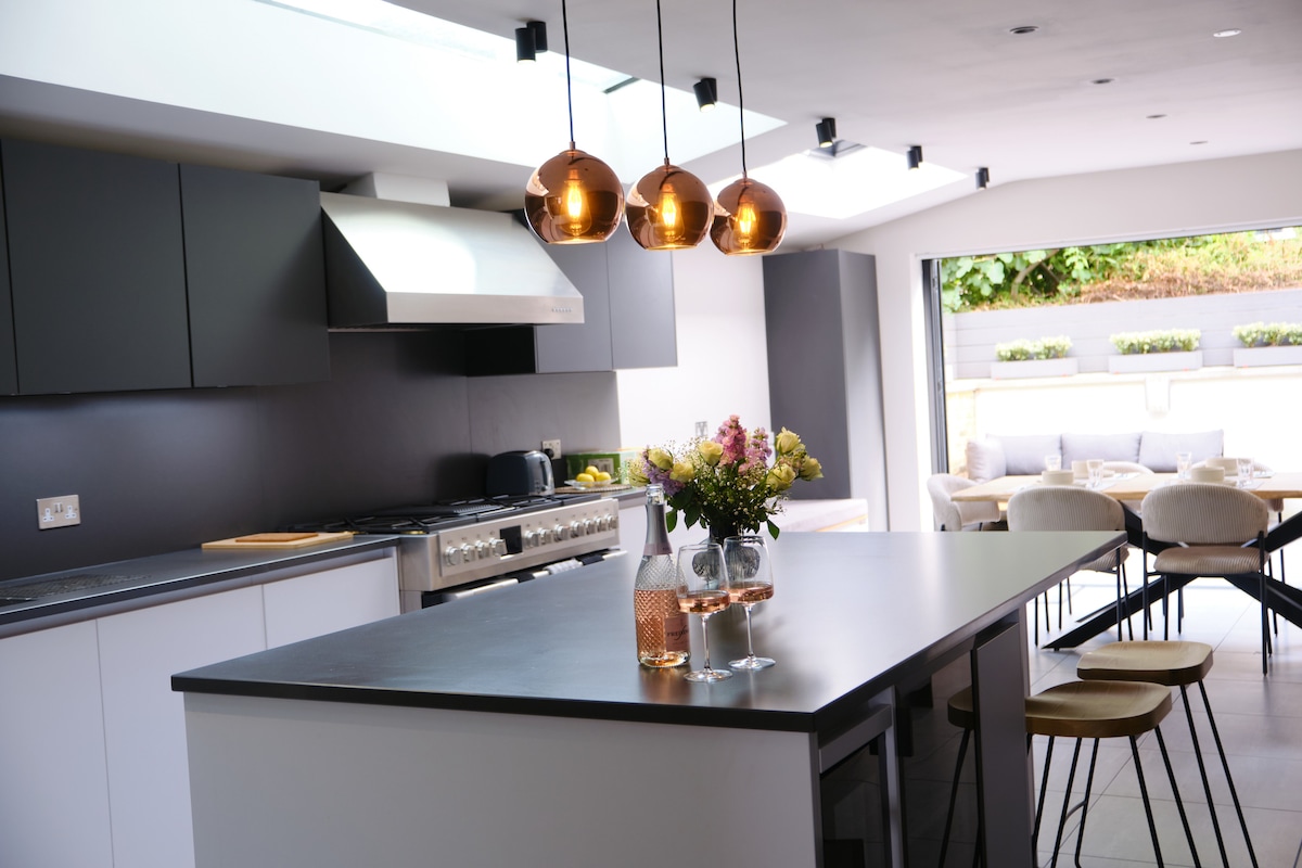Airbnb: Holiday Rentals, Cabins, Beach Houses, Unique Homes & Experiences — London