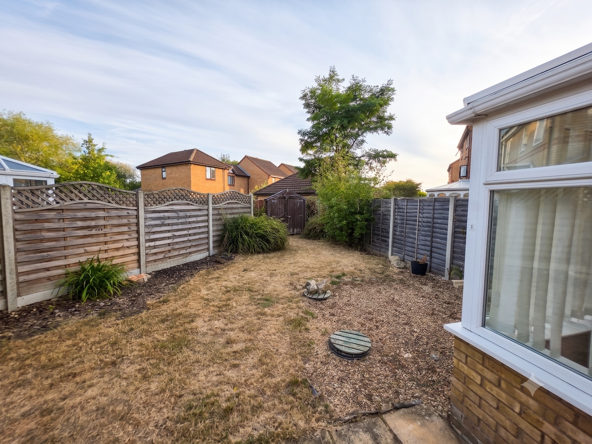 Spacious 3 Bed Home | Contractor | Driveway | Sleeps 5 — Milton Keynes
