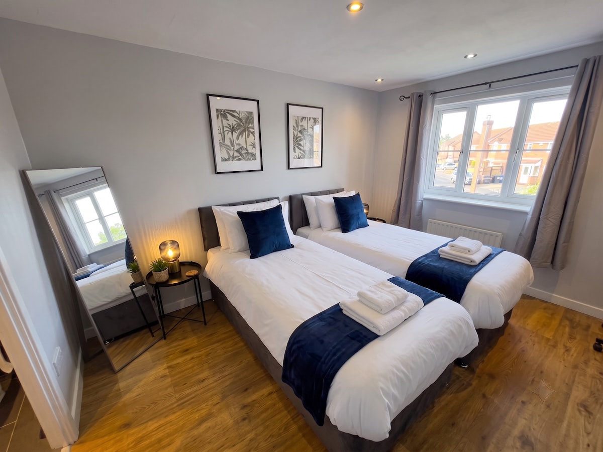 Spacious 3 Bed Home | Contractor | Driveway | Sleeps 5 — Milton Keynes