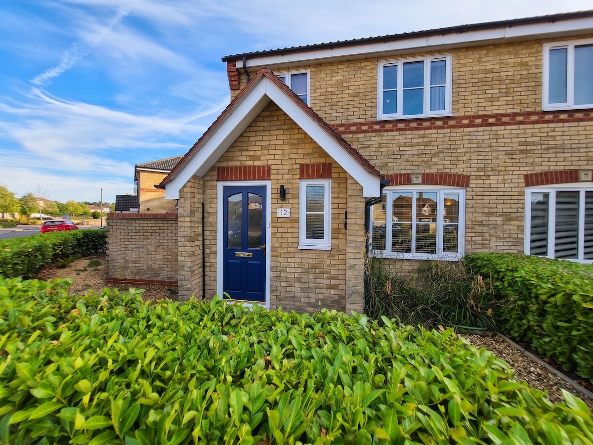 Spacious 3 Bed Home | Contractor | Driveway | Sleeps 5 — Milton Keynes