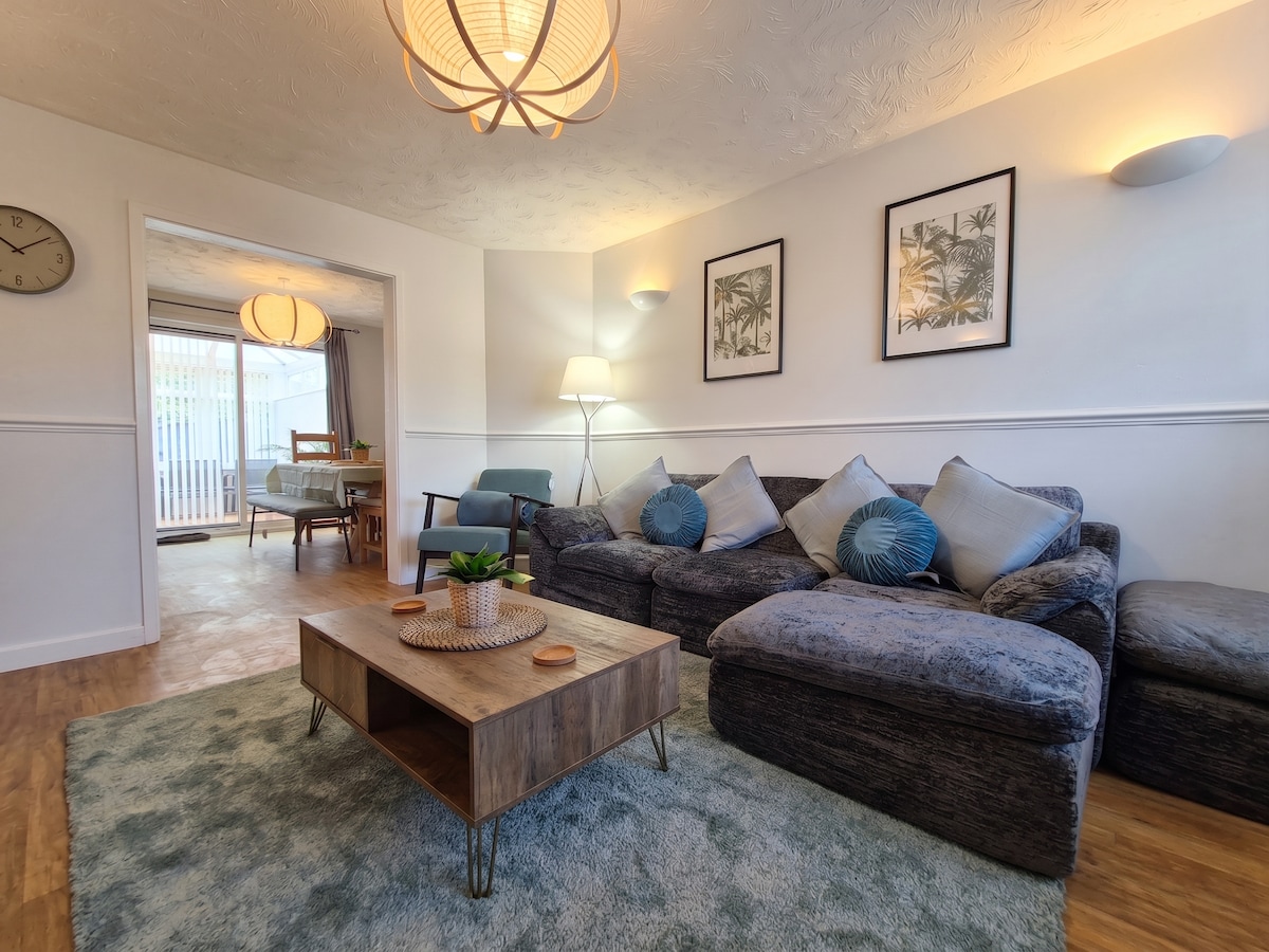 Spacious 3 Bed Home | Contractor | Driveway | Sleeps 5 — Milton Keynes