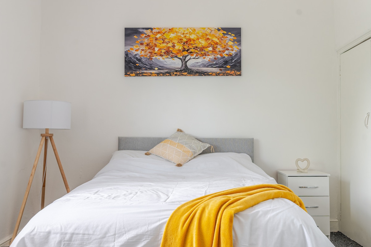 Airbnb: Holiday Rentals, Cabins, Beach Houses, Unique Homes & Experiences — St. Werburghs