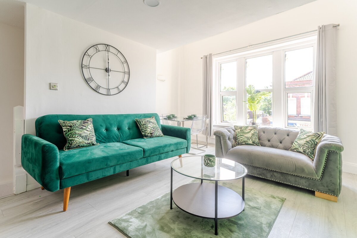 Airbnb: Holiday Rentals, Cabins, Beach Houses, Unique Homes & Experiences — Bristol
