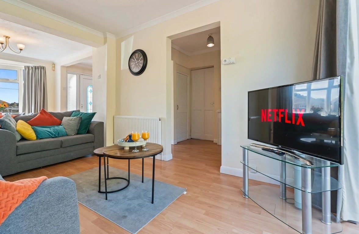19 Hobs Moat Rd — solihull