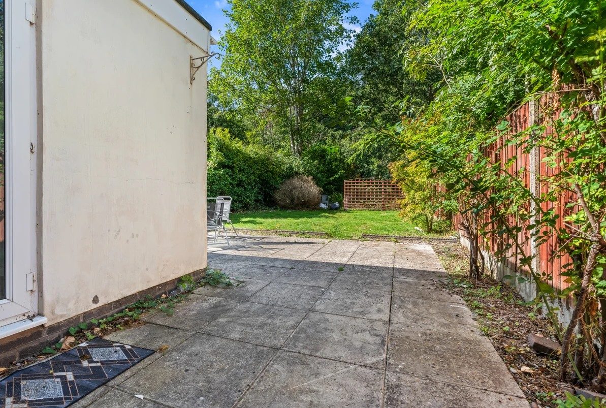 19 Hobs Moat Rd — solihull